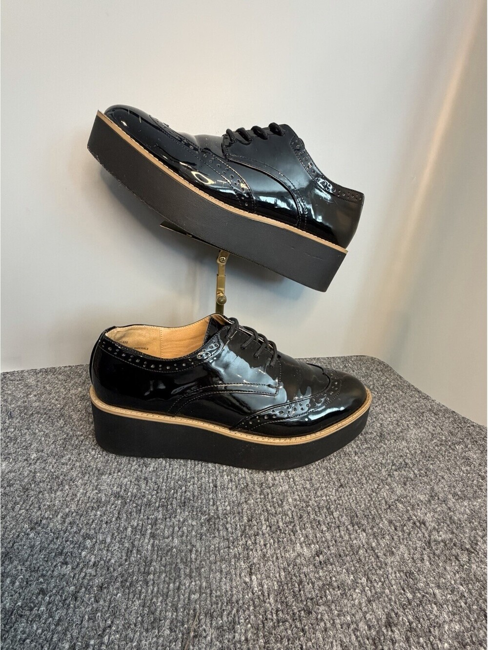 Madden Girl Cutesy Oxford Shoes 6 Black Patent Platform Wingtip Brogue Lace Up